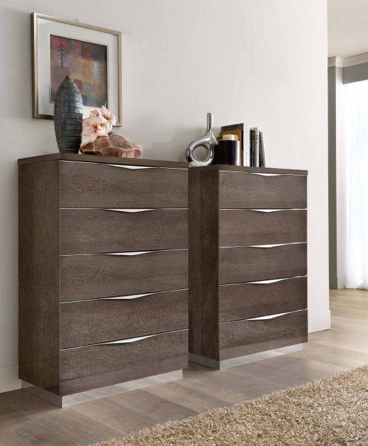 Platinum 5 Drawer Tall Chest by Camel Group
