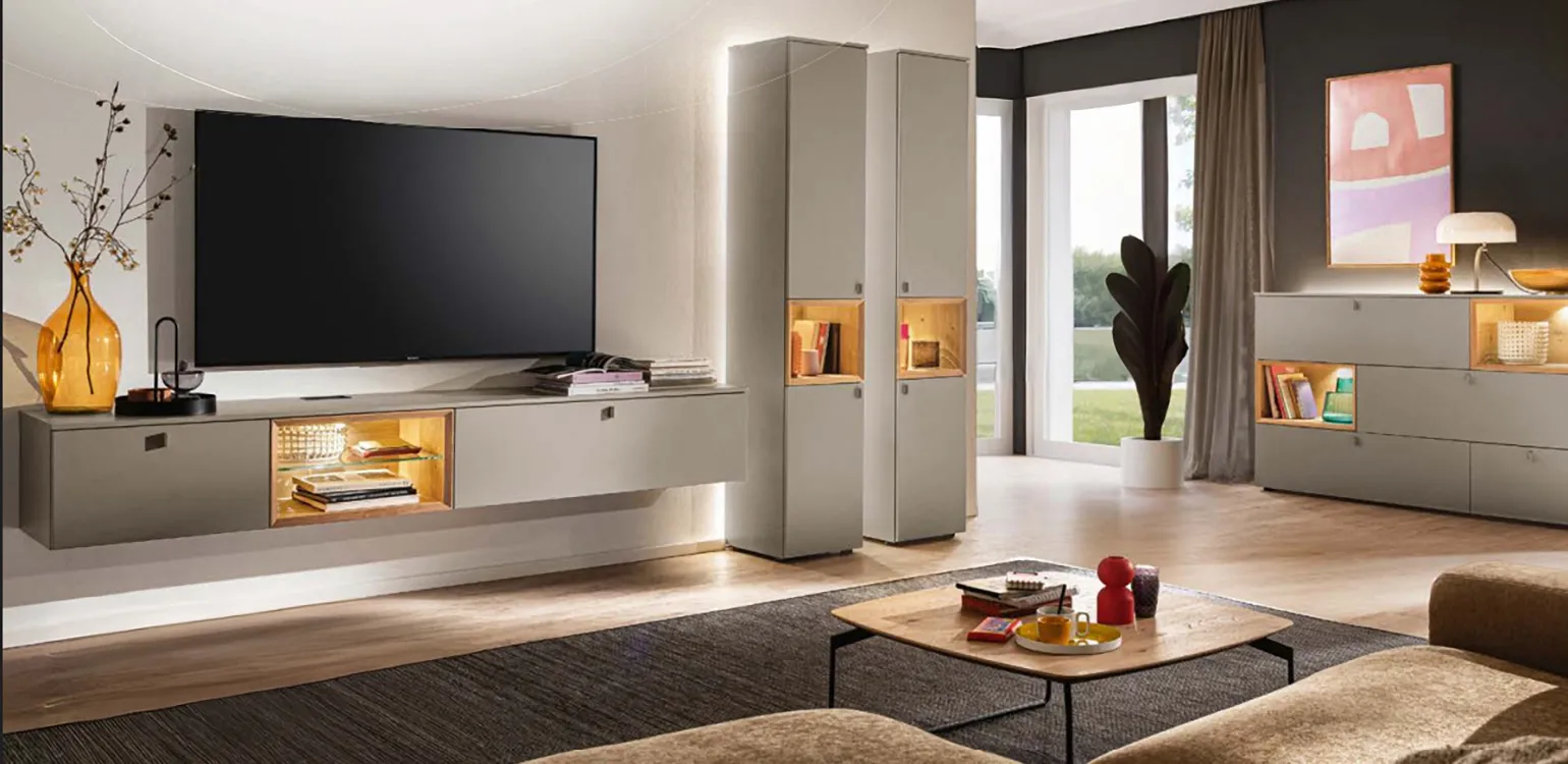 Strikingly illuminated accent compartments create a sophisticated break in the dominant surfaces – whether in textured oak or elegant lacquer.
With Andiamo 3.0, the beauty of storage can be interpreted in an entirely individual way.