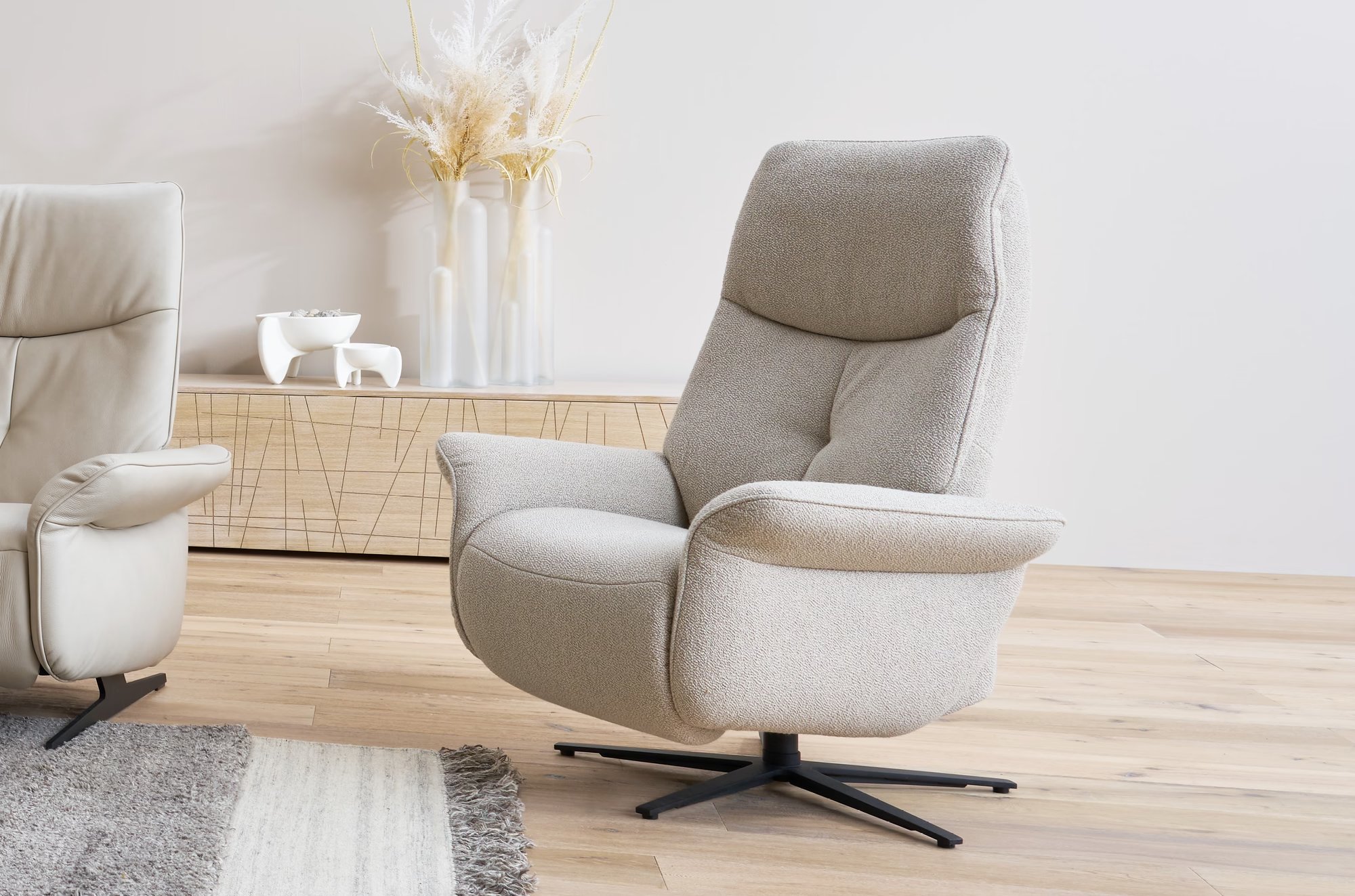 Loona 4 Motor Recliner Chair - Himolla - Belgica Furniture
