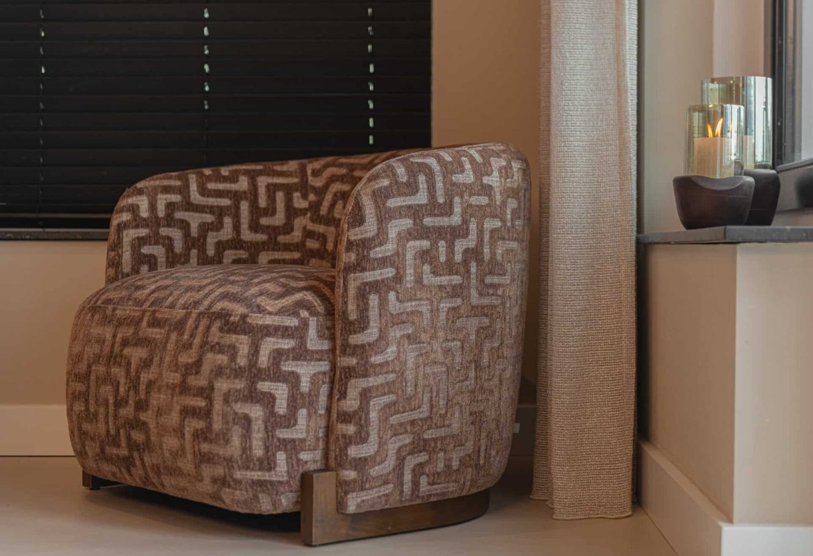 Lounge Chair Hannah Brown Labyrinth by Richmond Interiors Lounge Chair Hannah Brown Labyrinth by Richmond Interiors