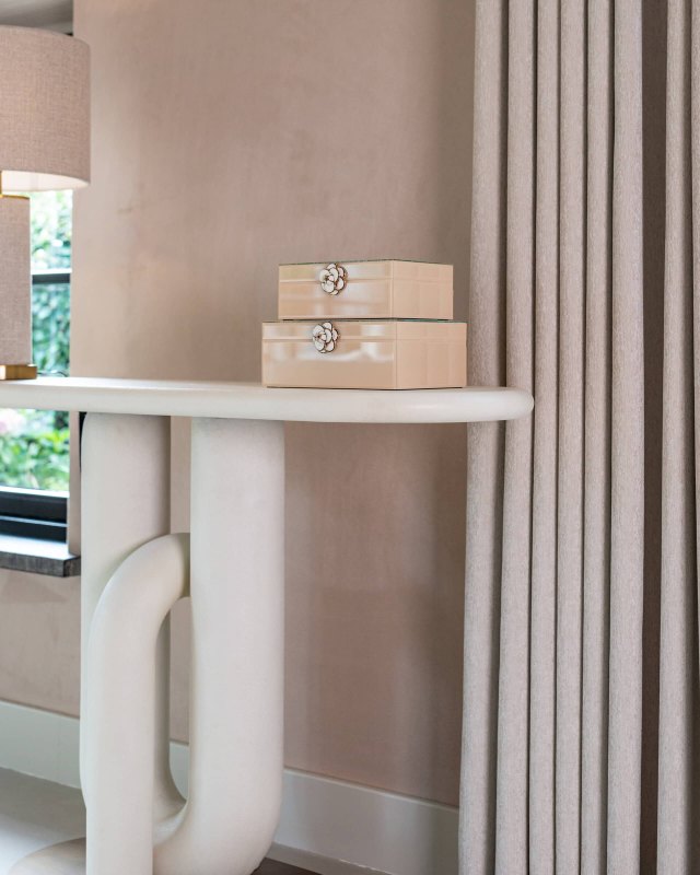 Console Winslow White by Richmond Interiors Console Winslow White by Richmond Interiors