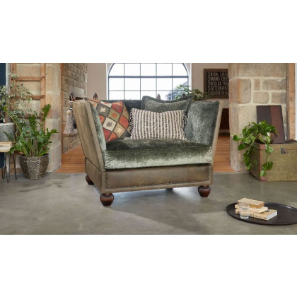 Warwick Snuggler by Tetrad