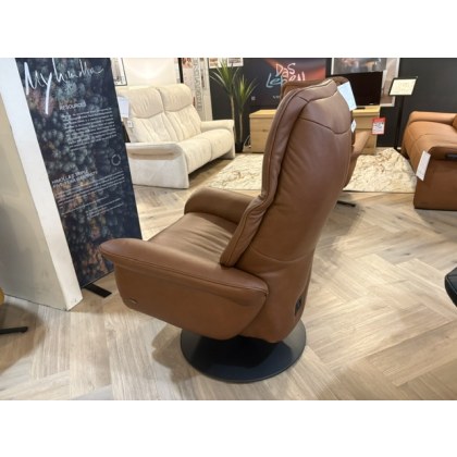 Loona 4 Motor Electric Armchair with Heart Balance by Himolla (Showroom Clearance)
