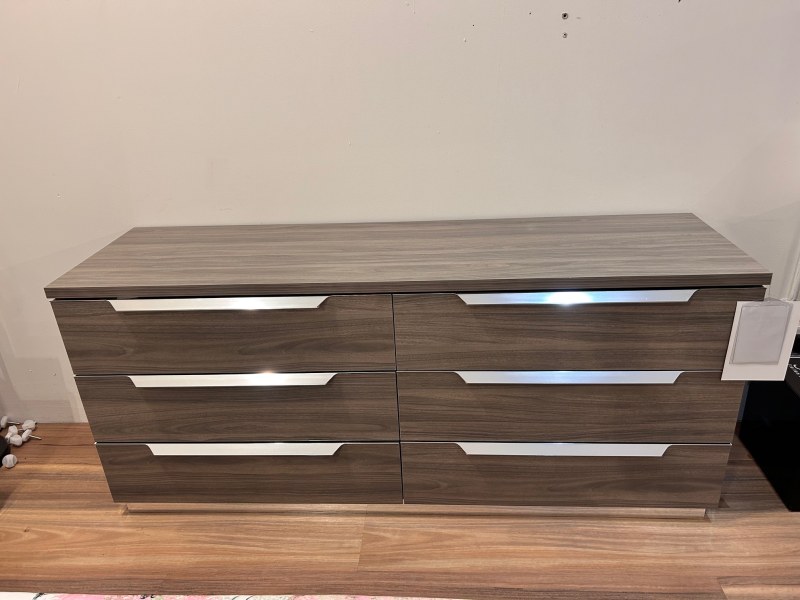 Kroma 6 Drawer Dresser (Showroom Clearance) Kroma 6 Drawer Dresser (Showroom Clearance)