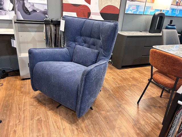 Simone Electric Recliner Chair by Fama (Showroom Clearance) Simone Electric Recliner Chair by Fama (Showroom Clearance)