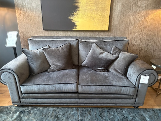 Chicago 3 Seater Sofa by Meridian (Showroom Clearance) Chicago 3 Seater Sofa by Meridian (Showroom Clearance)