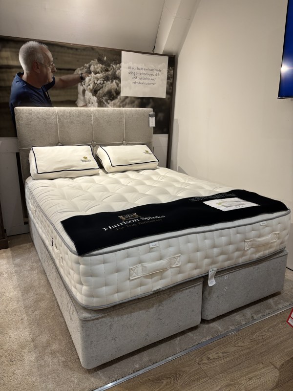 Diamond 5ft Mattress, Standard Divan & Deep Headboard (Showroom Clearance) Diamond 5ft Mattress, Standard Divan & Deep Headboard (Showroom Clearance)