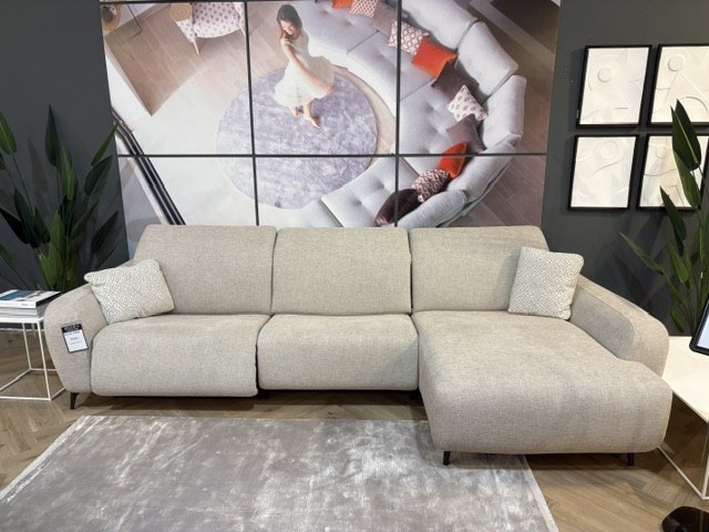 Babylon LHF Chaise Sofa with Electric Recliners by Fama (Showroom Clearance) Babylon LHF Chaise Sofa with Electric Recliners by Fama (Showroom Clearance)