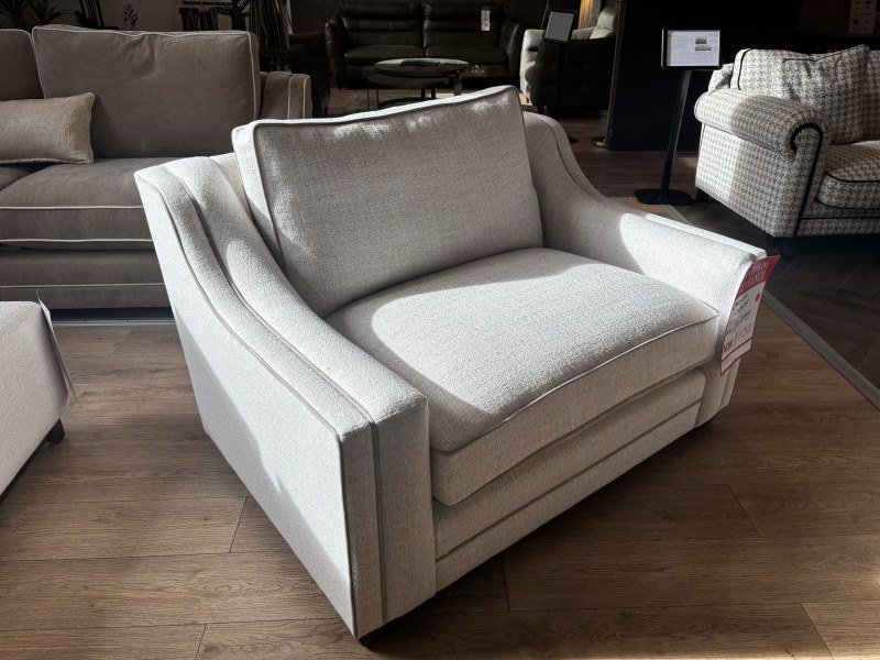 Carolina Loveseat by Meridian (Showroom Clearance) Carolina Loveseat by Meridian (Showroom Clearance)